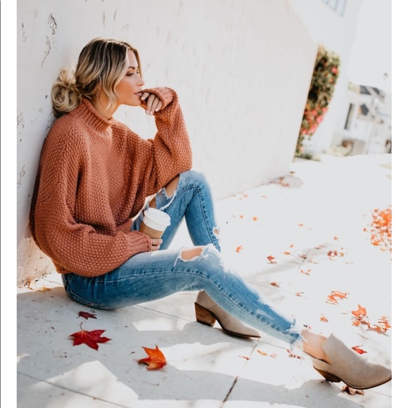 HEIDI Old School Sweater - Picture 3 of 8